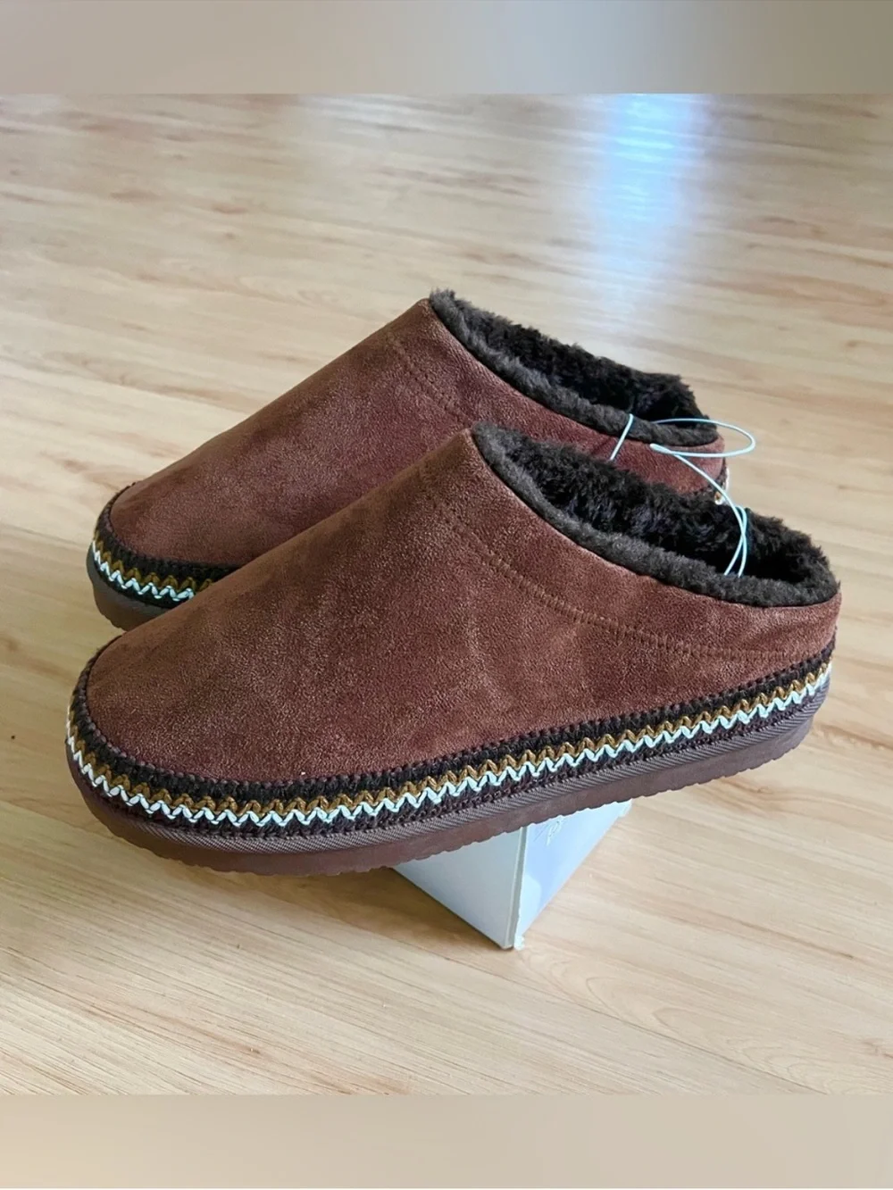 Unltd Women's Brown Suede Slip-On Slippers Faux Fur Lined 9.0 US